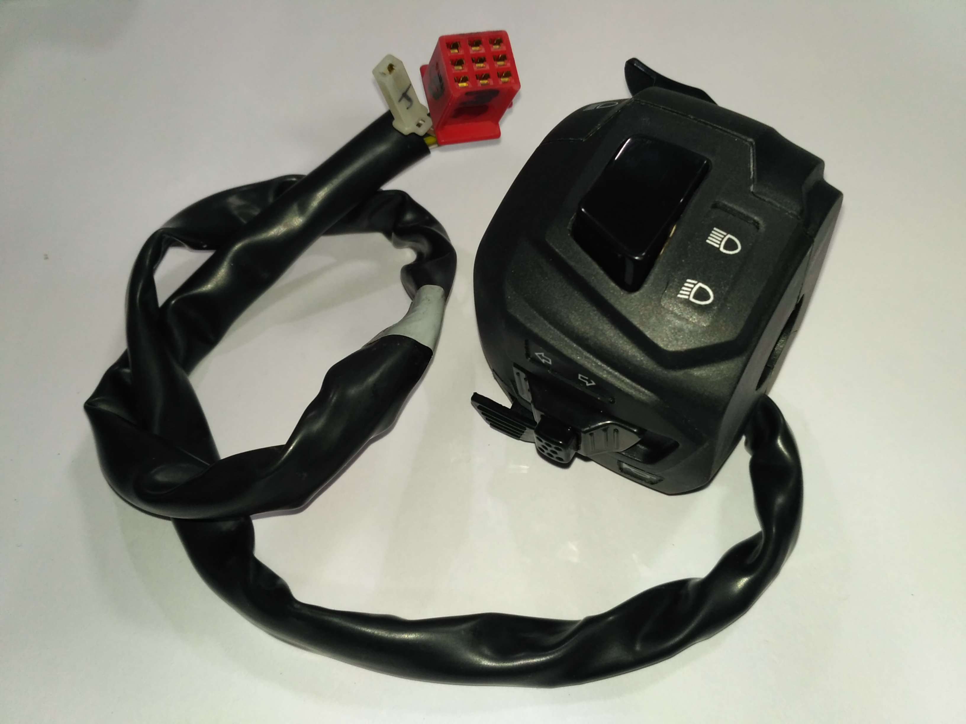 Uno Minda SW-0575B-M01 HANDLE BAR SWITCH- LEFT SIDE - SELF START  (9 PIN FEMALE RED COUPLER, 1 PIN FEMALE WHITE COUPLER) For-BAJAJ-PULSAR AS 200/ AS 150 